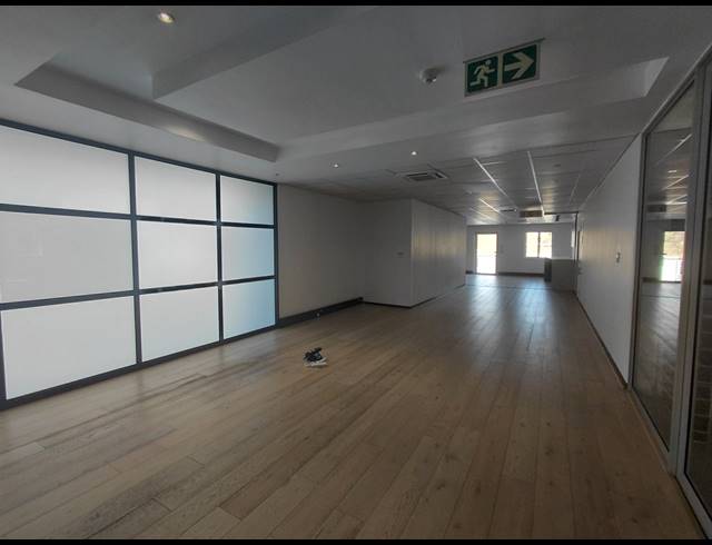 1,014M² OFFICE TO LET IN BRYANSTON
